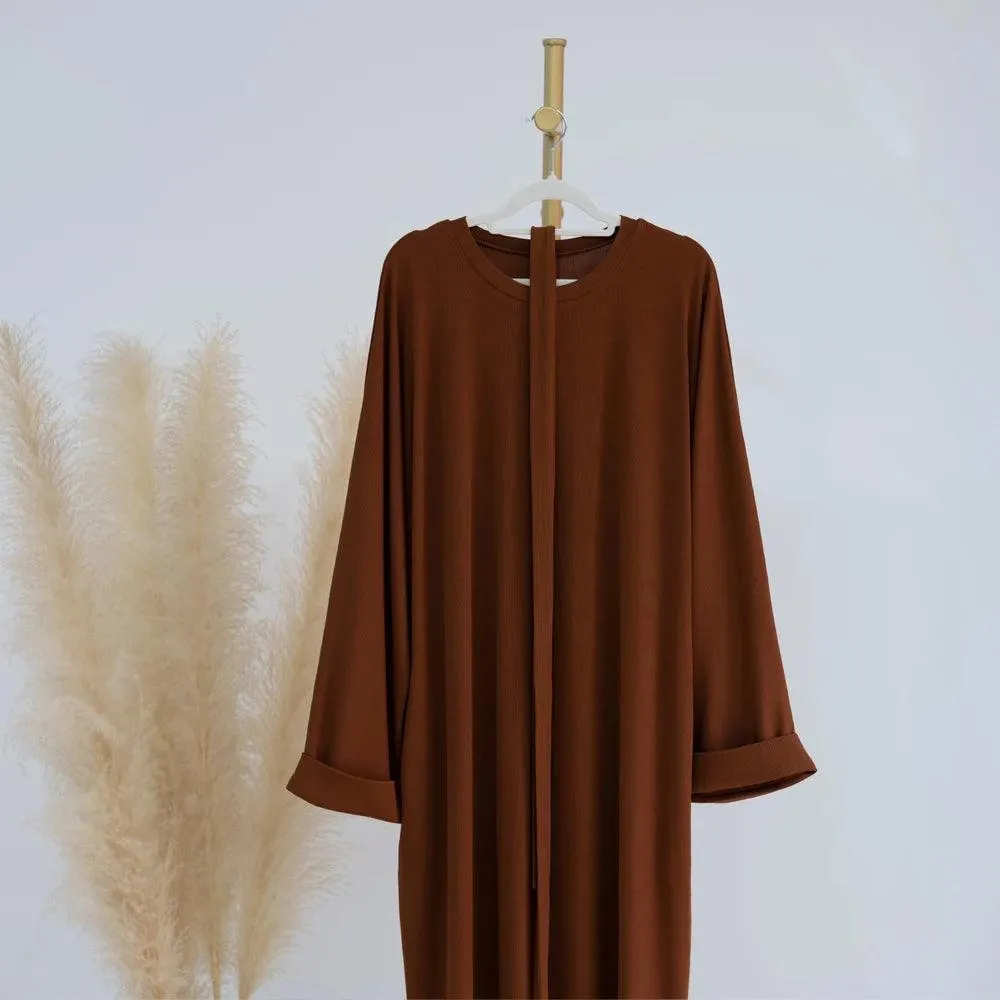 Knitted Winter Abaya for Muslim Women with Ribbed Textures & Warm Design