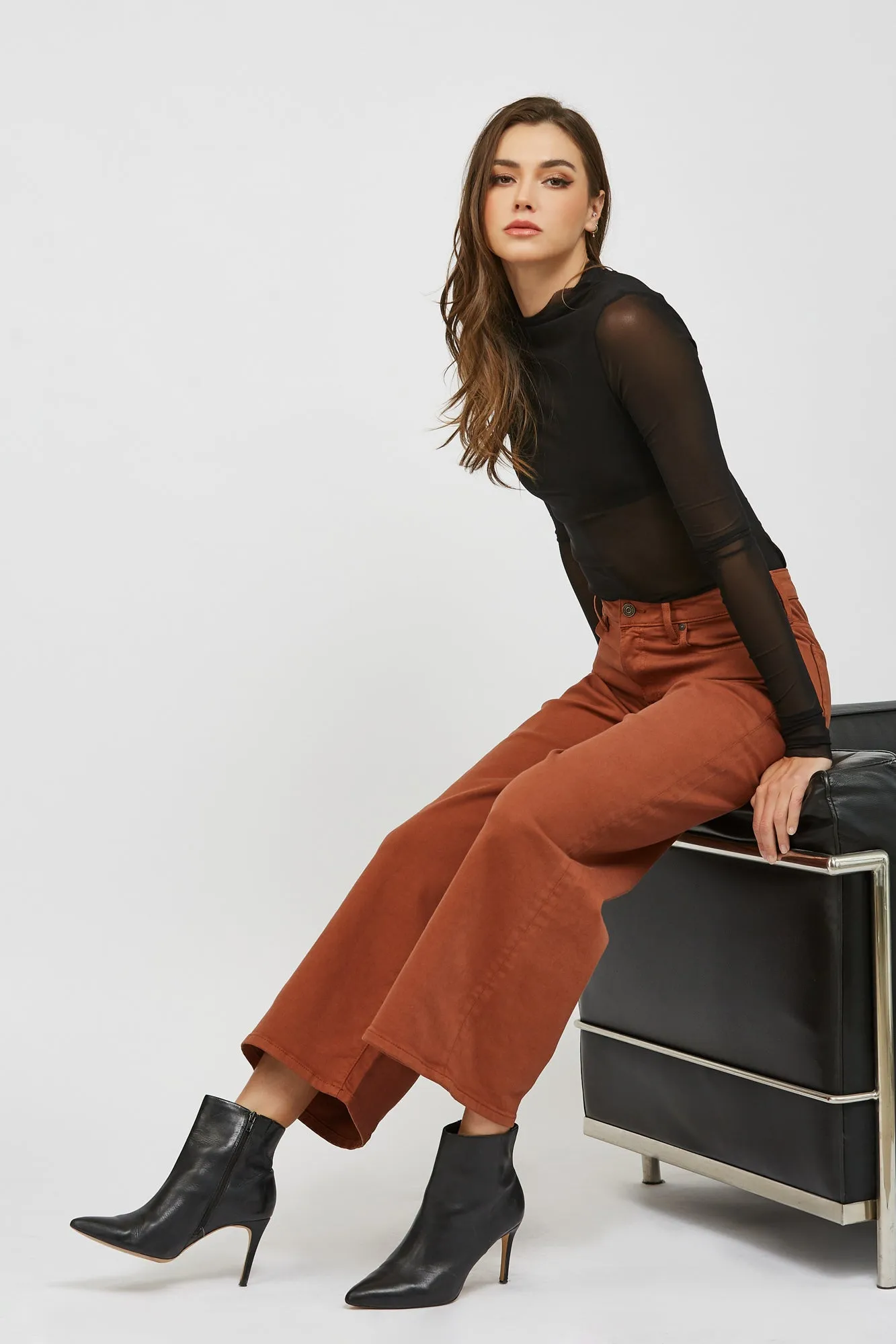 [NORI] Rust Colored Clean Stretch 28" Inseam Wideleg