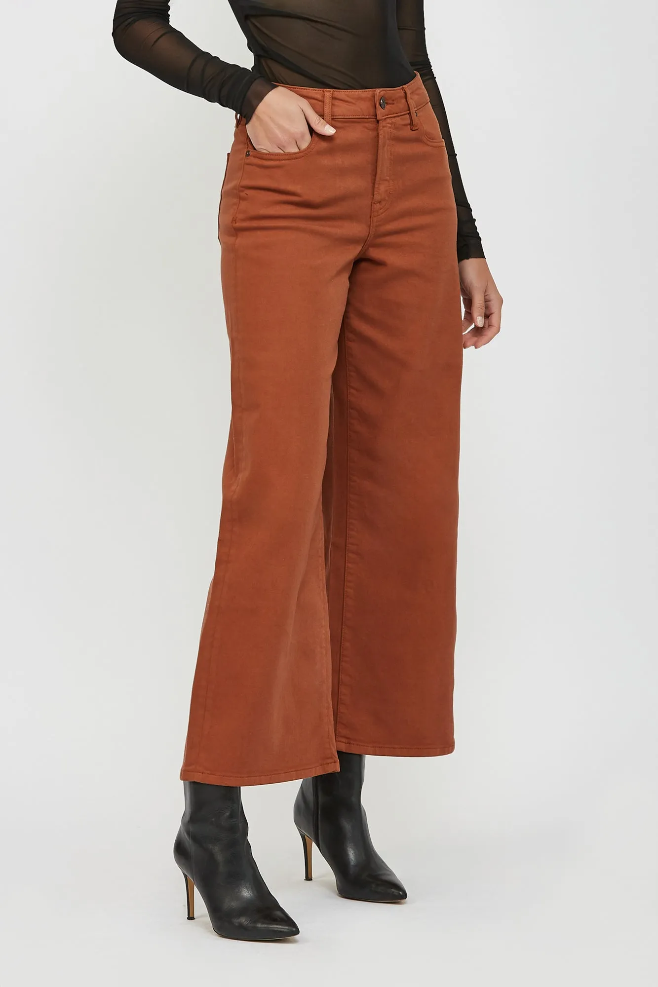 [NORI] Rust Colored Clean Stretch 28" Inseam Wideleg